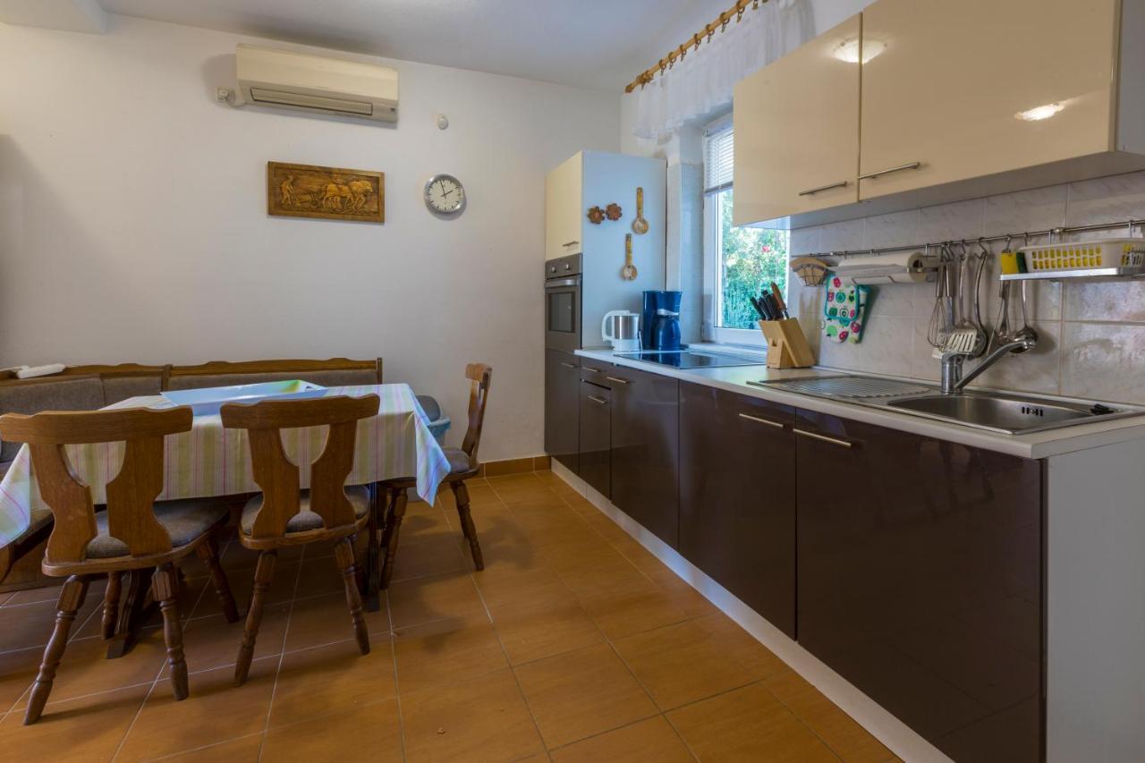 Ivan & Anka Apartments Bojko Selce Exterior photo