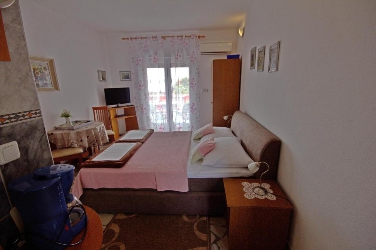 Ivan & Anka Apartments Bojko Selce Exterior photo